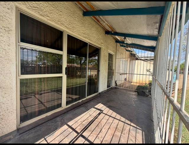 3 BEDROOM HOUSE FOR SALE IN VANDERBIJLPARK CW 2